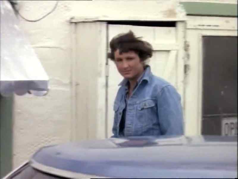 Hello. - I'd like some gas