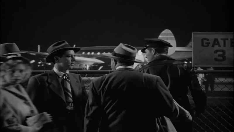Hello, Lefty. Where you going? - Chicago. What's the idea?