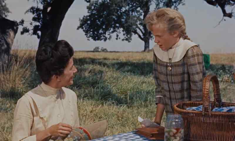 Hello, Mrs. Ford. -Hello, dear