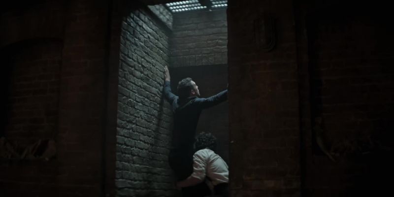 Help! Help! In here! -Help! Help!