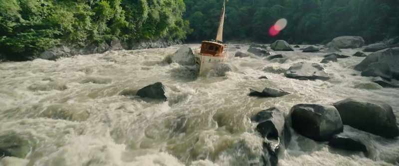 Henry, the lifejackets! Here! Emergency supplies!