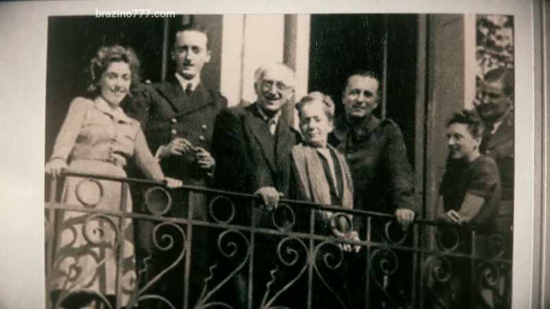Her two grandfathers were admirals