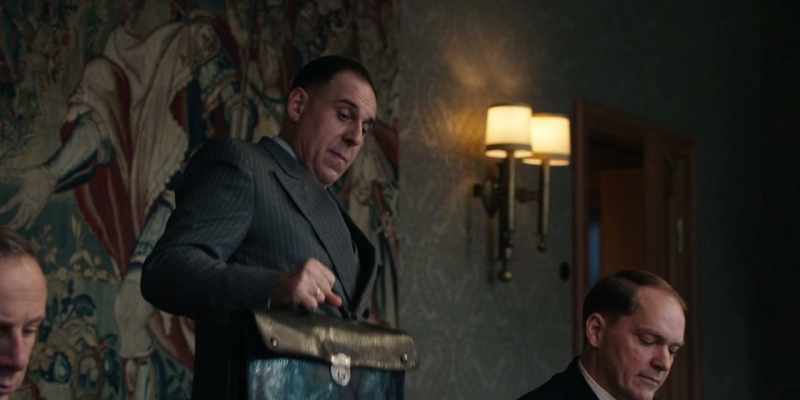Here we are again talking about the Jews. - It looks like that
