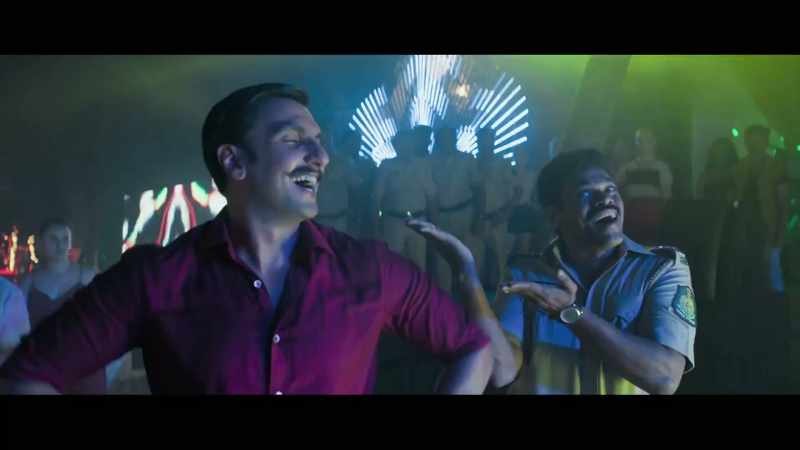 �� Here comes... Here comes Simmba. ♪
