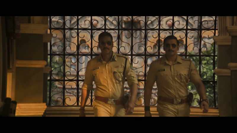 �� Here comes Police. ♪