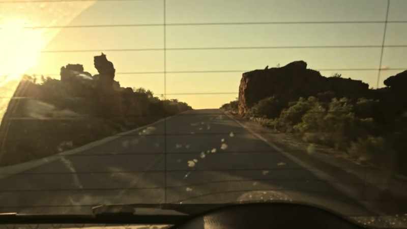�� Here comes the sun following me, following me down ♪