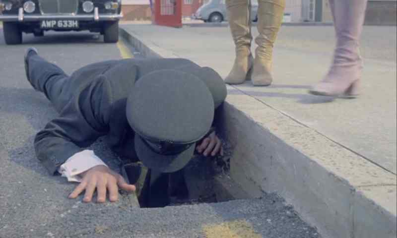 Here, do you reckon he's having a faint?