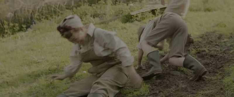 Here, give me the eggs. - (YELLS)
