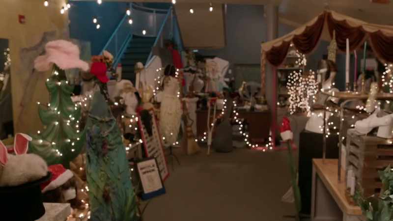 �� Here I am hanging up the silver lights ♪