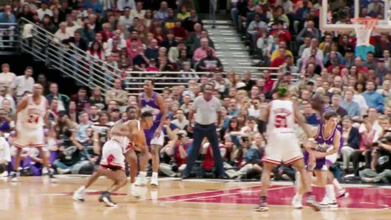 Here's Scottie. Into the lane, another runner