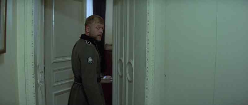 Herr Oberst? - In here, Karl