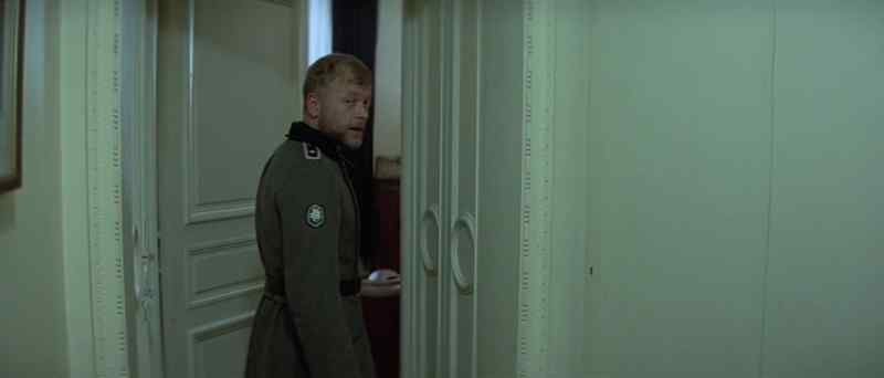 Herr Oberst? - (Radl) In here, Karl