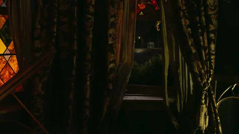 He's broken the bloody window. - My other leg!