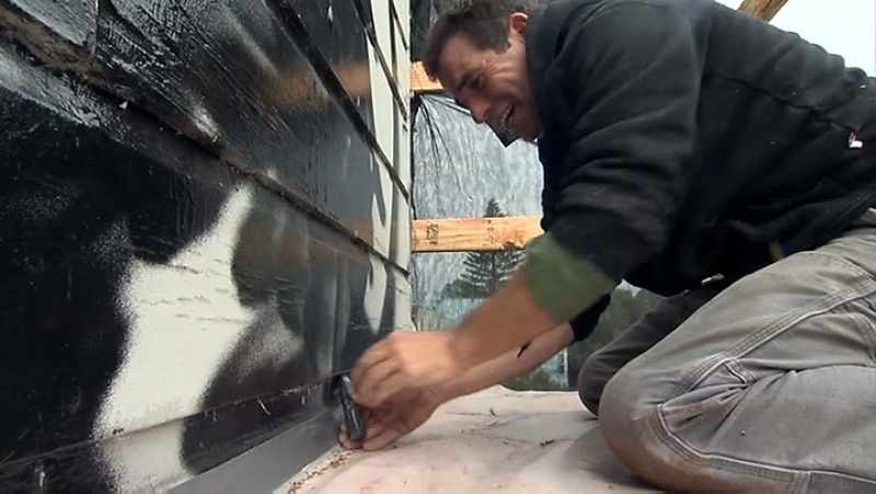 He's scoring, he's trying to cut the overlapping paint