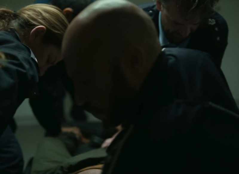He's spitting. Eva, get the pillow