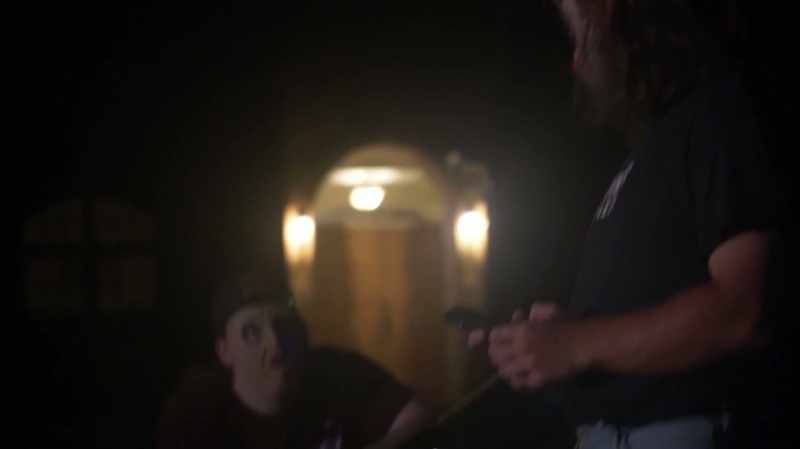 Hey buddy, is this Boinks Pizza?