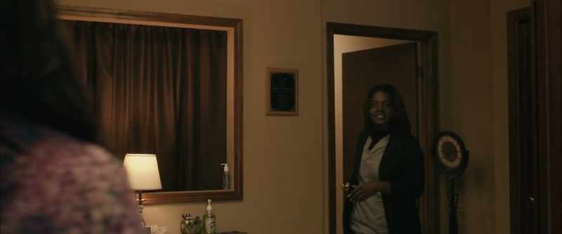 Hey, can I help you? -Hi, I'm here to see Candace