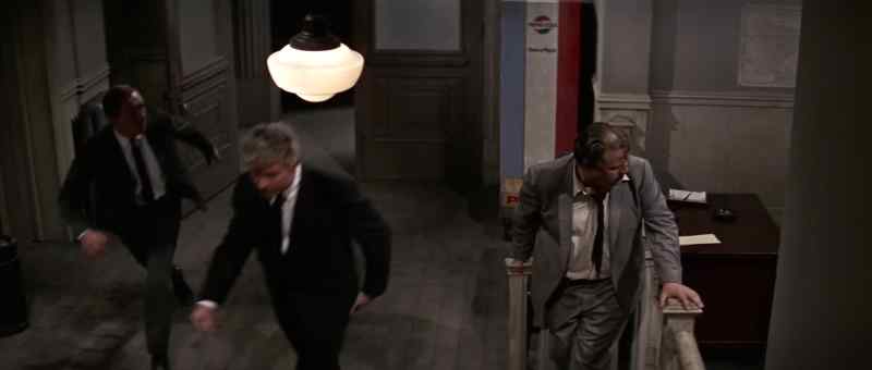 Hey, come on. Let's go see Lester