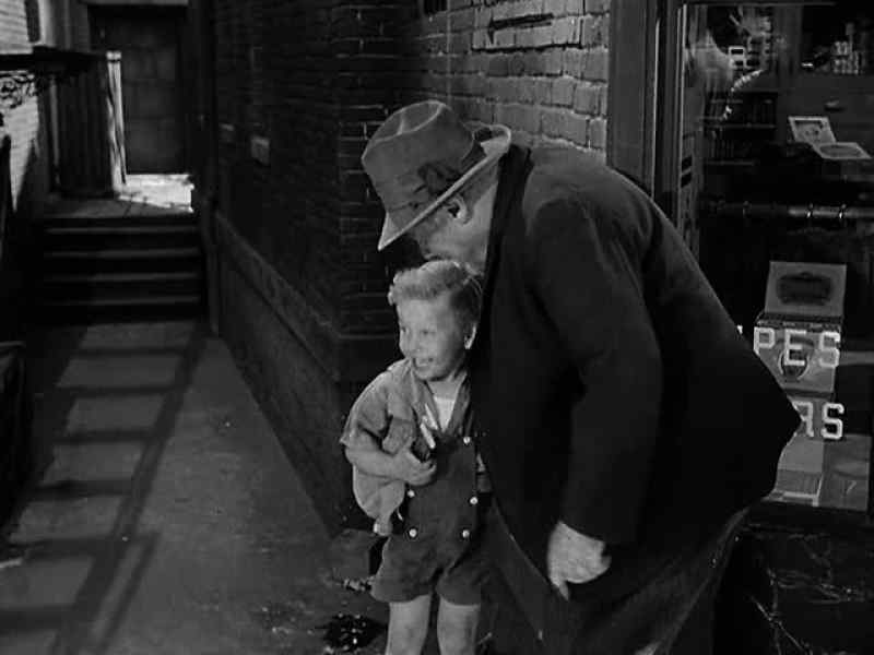 Hey, do you want to see the parade? -Yes