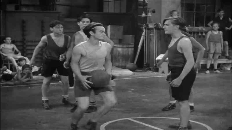 Hey, dribble that ball and pass it. - Dribble that