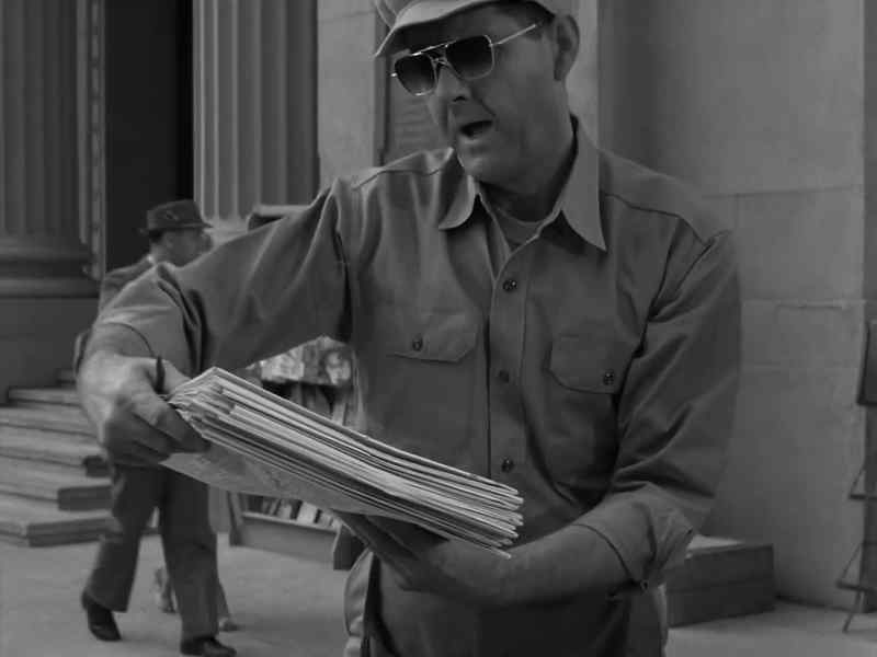 Hey, extra! Big bank robbery today!