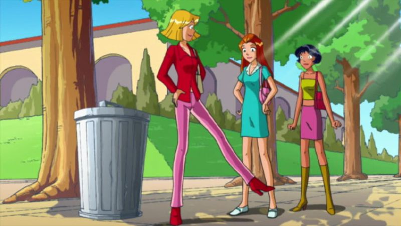 Hey, girls, like my old shoes?