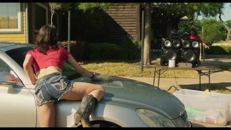 Hey! Hey! Off that! Get off the... off the car