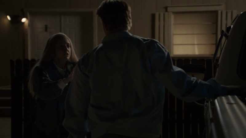 Hey. Hey. -[suitcase clatters]