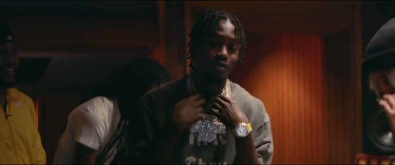 �� Hey, I be walking in VVS ♪