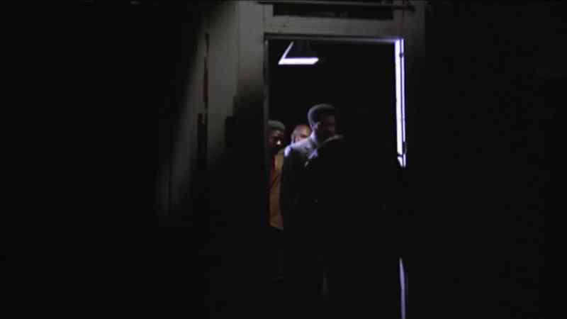 Hey I don't like it boss It's dark in here