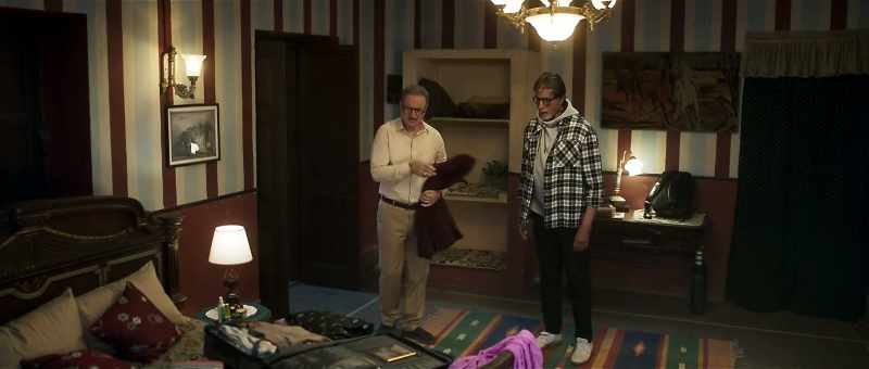 Hey... - Isn't this Mala's suitcase?