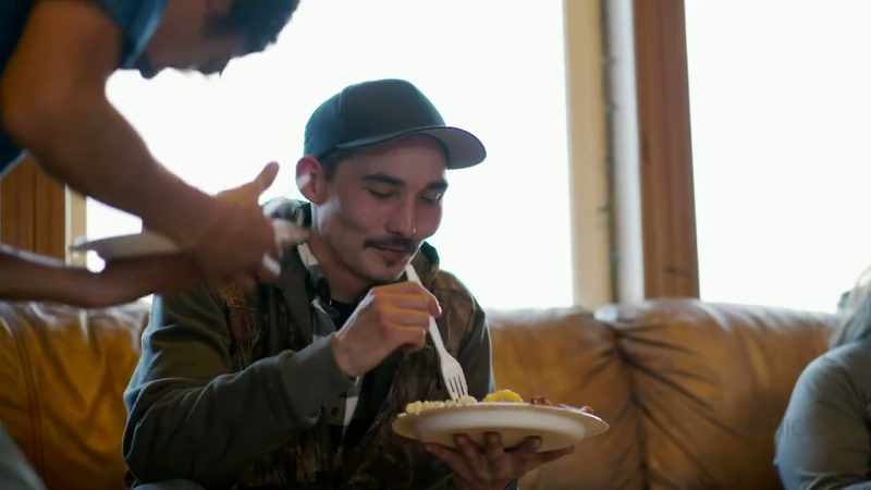Hey, let's come sit, wanna sit with me and eat?