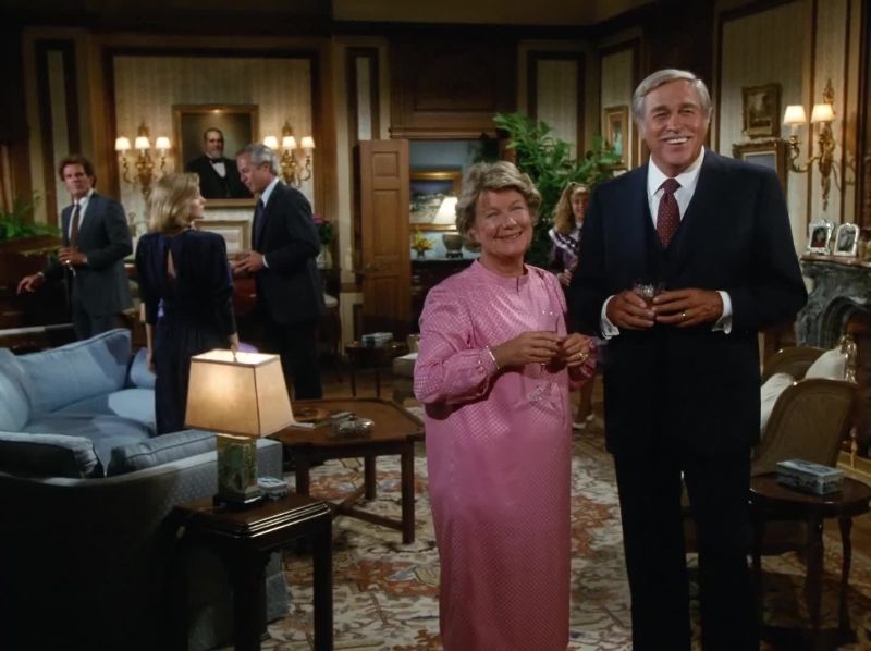 Hey, look who's here. - Sue Ellen