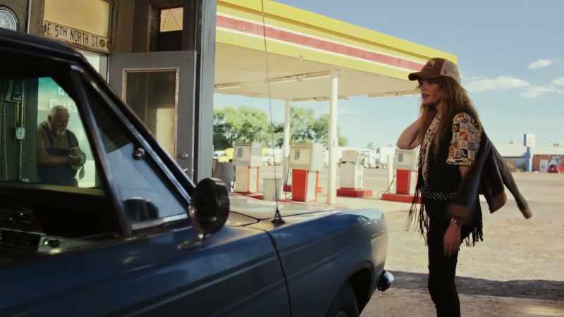 Hey, man, uh, is there a motel or something around here?