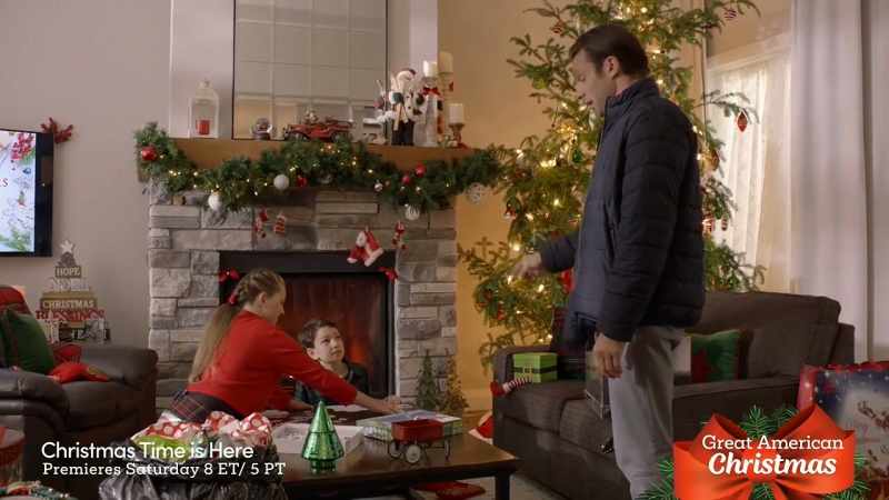 Hey! Merry Christmas! Hey, Dad. Merry Christmas!