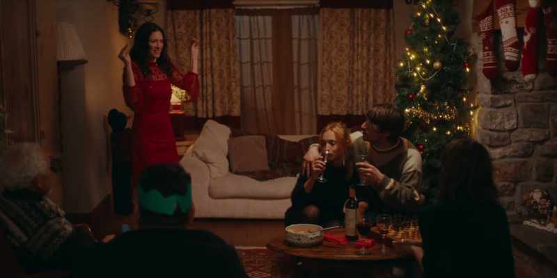 Hey. Oh, yes. - Come to the manger