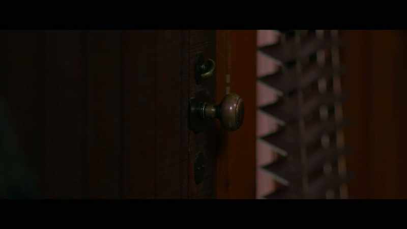 Hey! Open the door. Police. - Don't open it