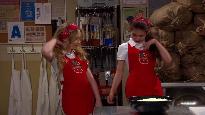 Hey, pretty lunch lady