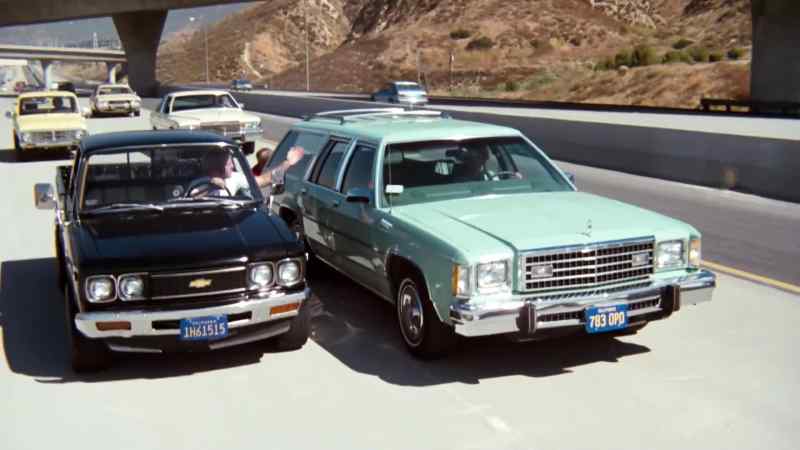 Hey, pull over! Pull over!