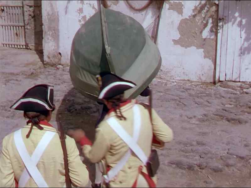 Hey, there, back in line. - Follow those boats