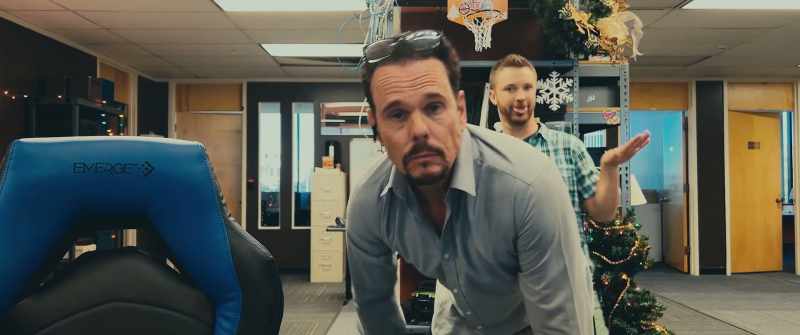 Hey, who's that idiot in the back?