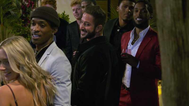 Hi. - [chatter continues]