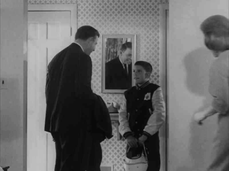 Hi, Dr. schreiber. - Hiya, space cadet!