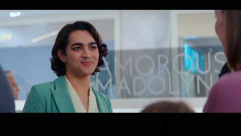Hi, I'm Marco. -[woman] Hi