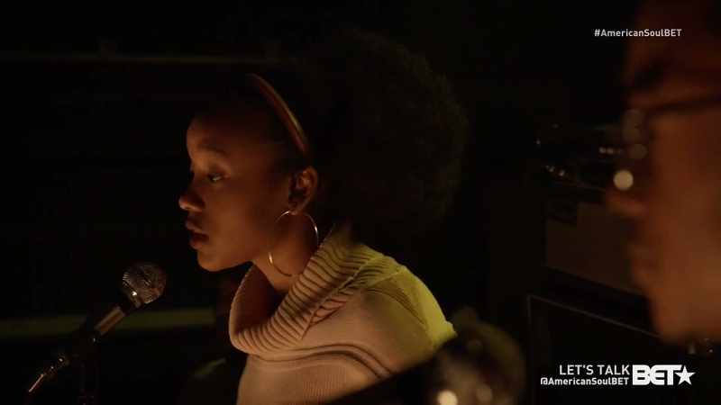 Hi, I'm Simone. - (microphone feedback)