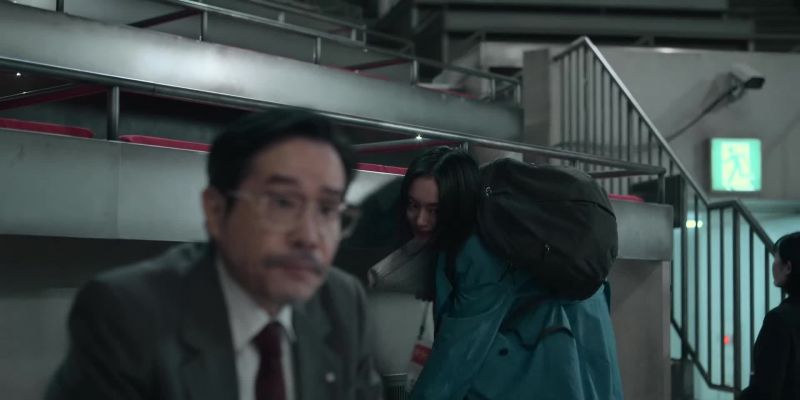 Hi. Sorry I'm late. - Oh! Hi there