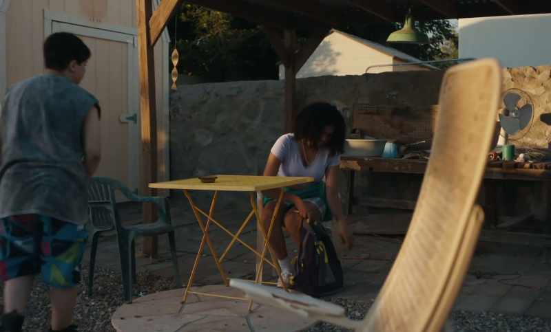 Hi. - [Vicente] Camila, I'll be right there!