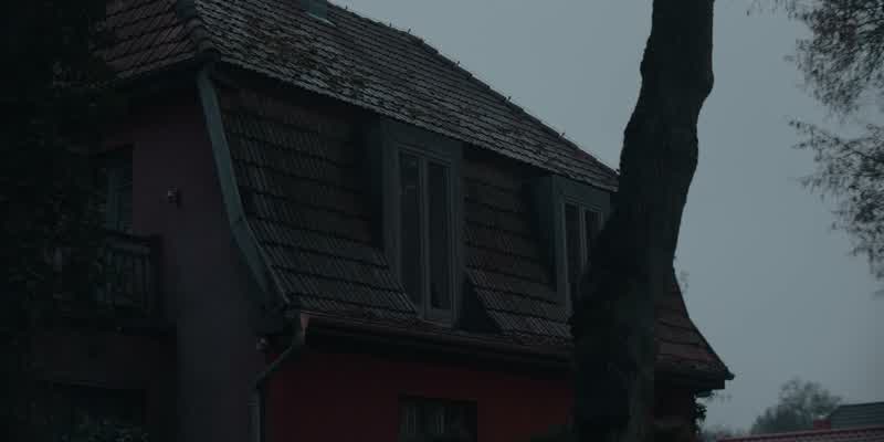 Hier, geh doch schon mal rein