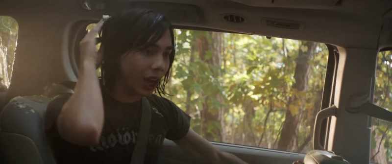 (high pitched screaming)