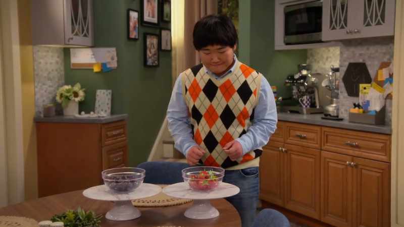 Hmm, strawberries or blueberries?